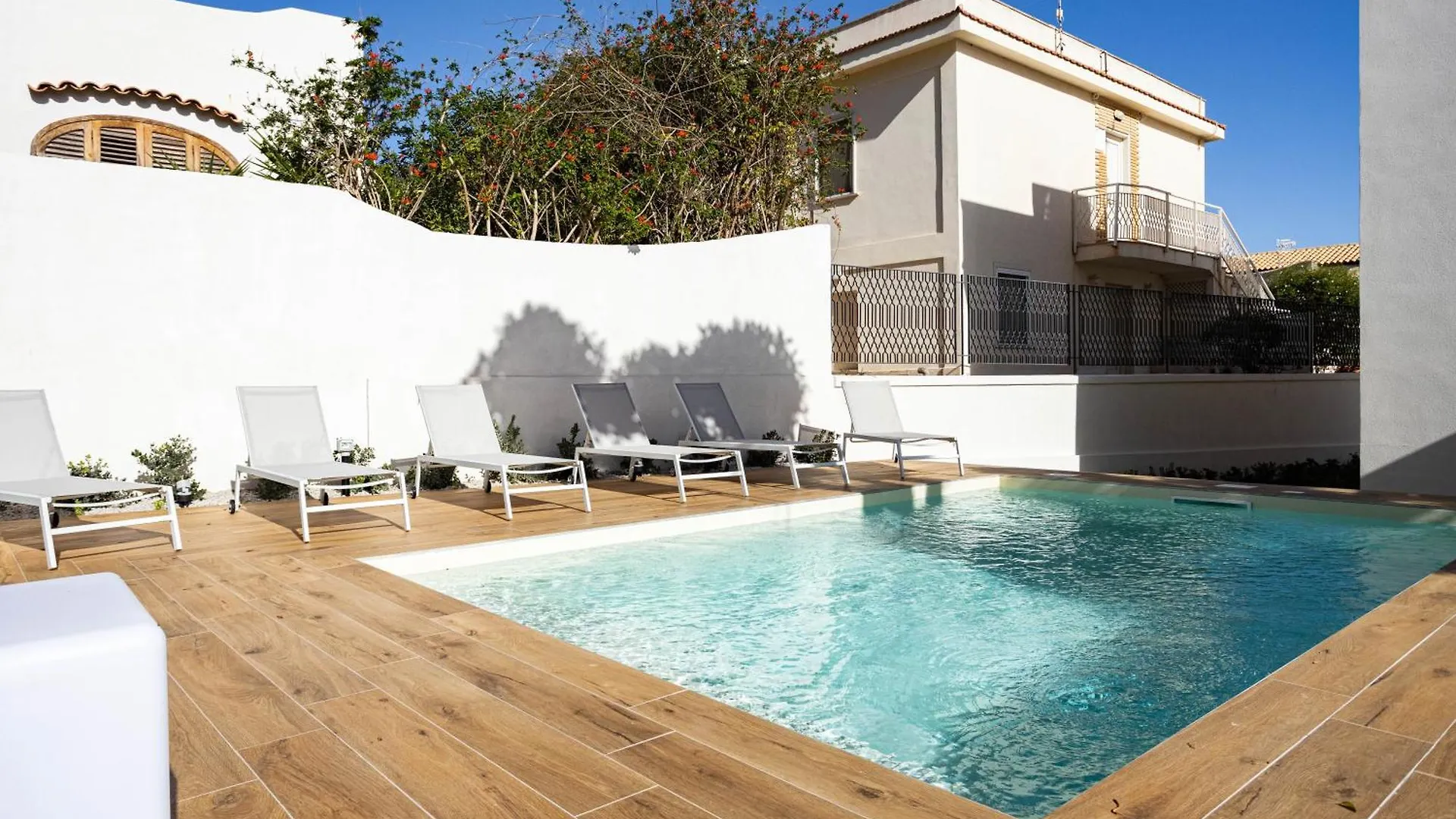 Luxury Villa S Vito Lo Capo contacts